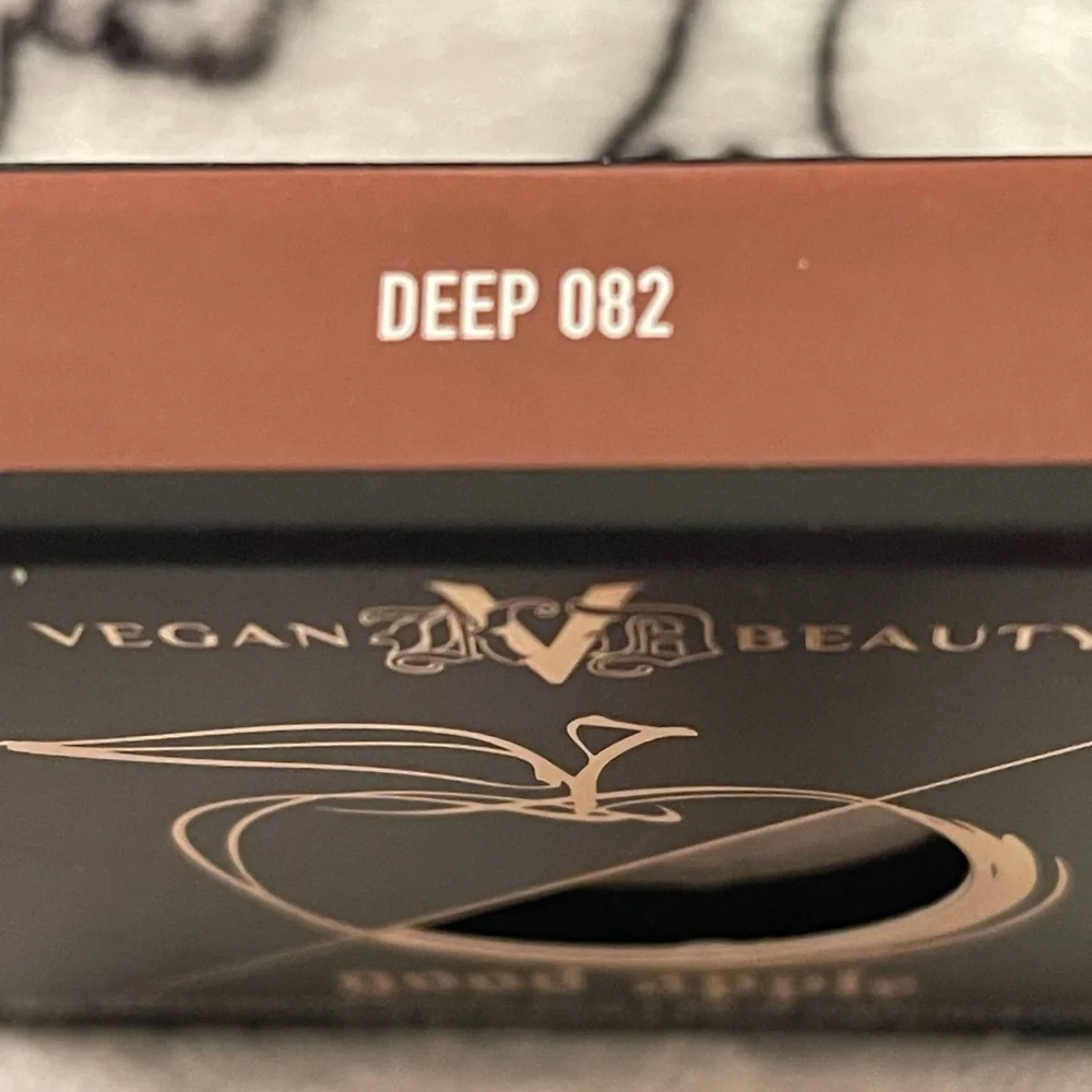 KVD Deep 082 Good Apple Skin-Perfecting Hydrating Foundation Balm